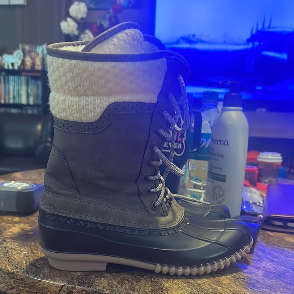 Magellan Outdoors Ankle Boots - Black and Cream size 8b